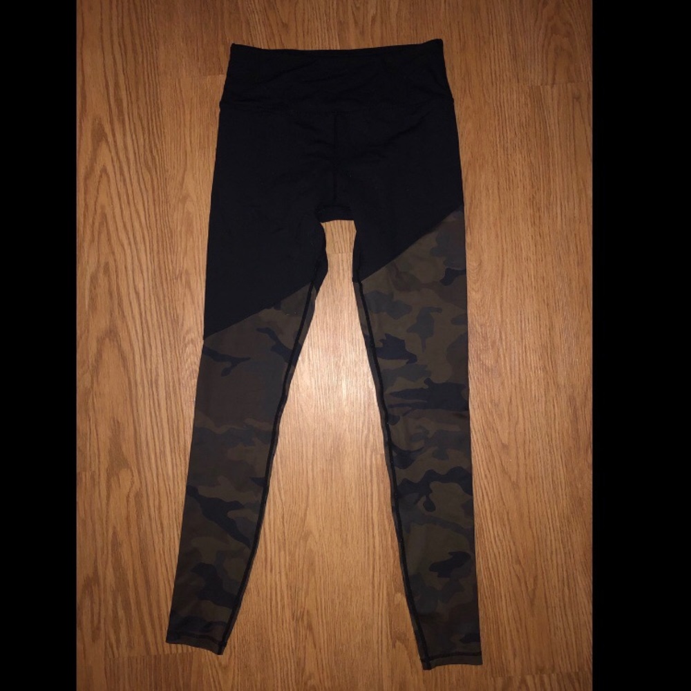 CARBON38 camo and black leggings.